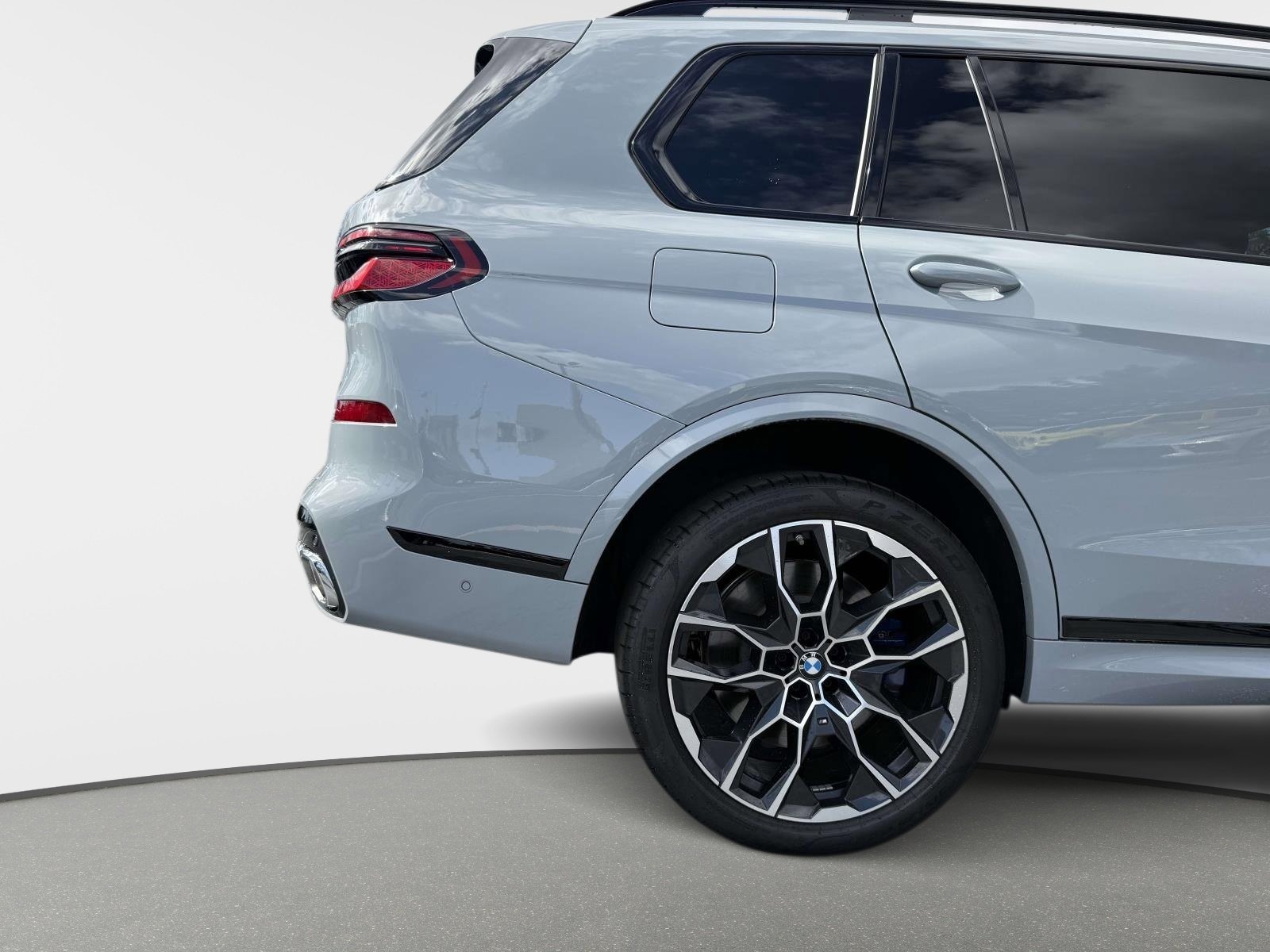 Used 2025 BMW X7 M60i AWD/4WD image 19