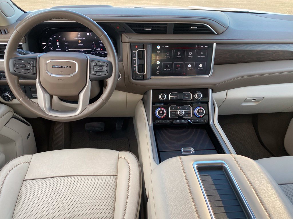 Used 2022 GMC Yukon Denali w/ Denali Ultimate Package AWD/4WD image 4