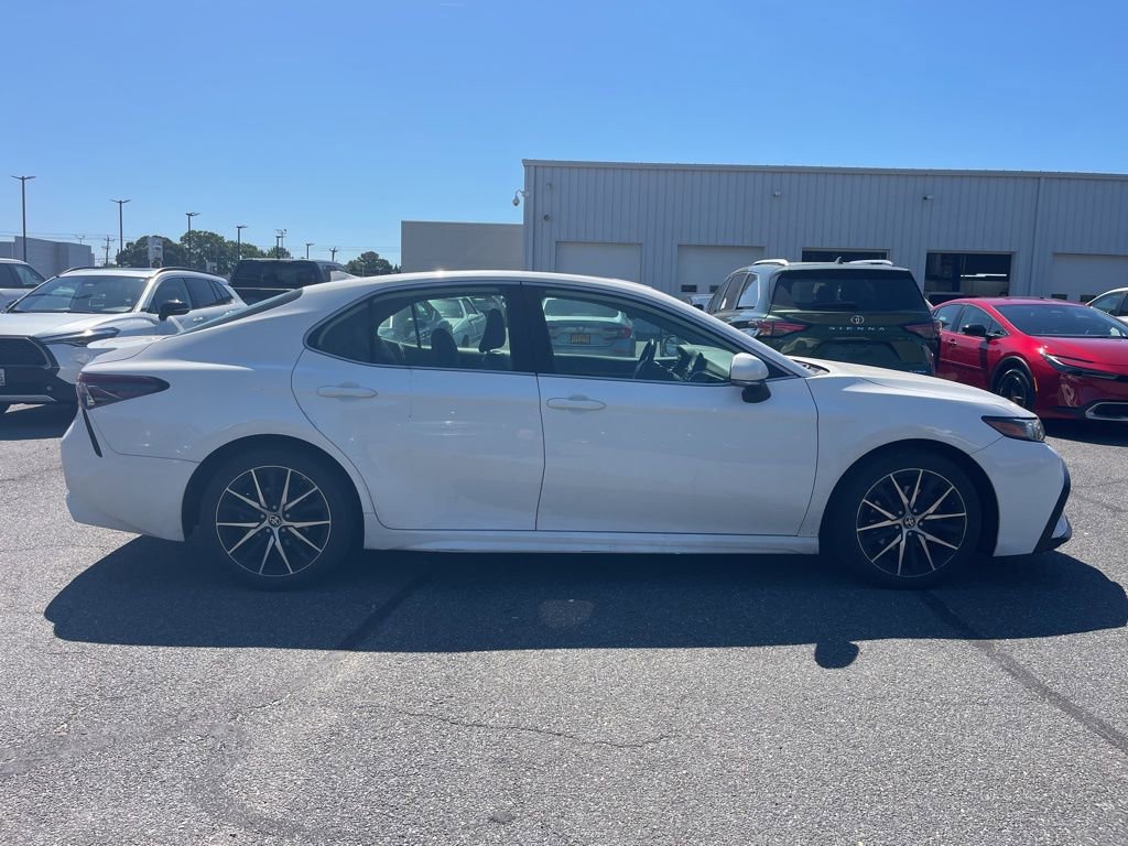 Used 2021 Toyota Camry SE w/ Cold Weather Package FWD image 6