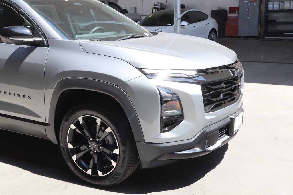 New 2027 Chevrolet Equinox RS w/ Safety and Technology Package FWD image 9