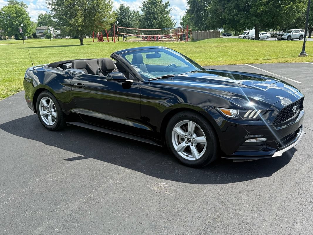 Used 2015 Ford Mustang Convertible RWD image 9