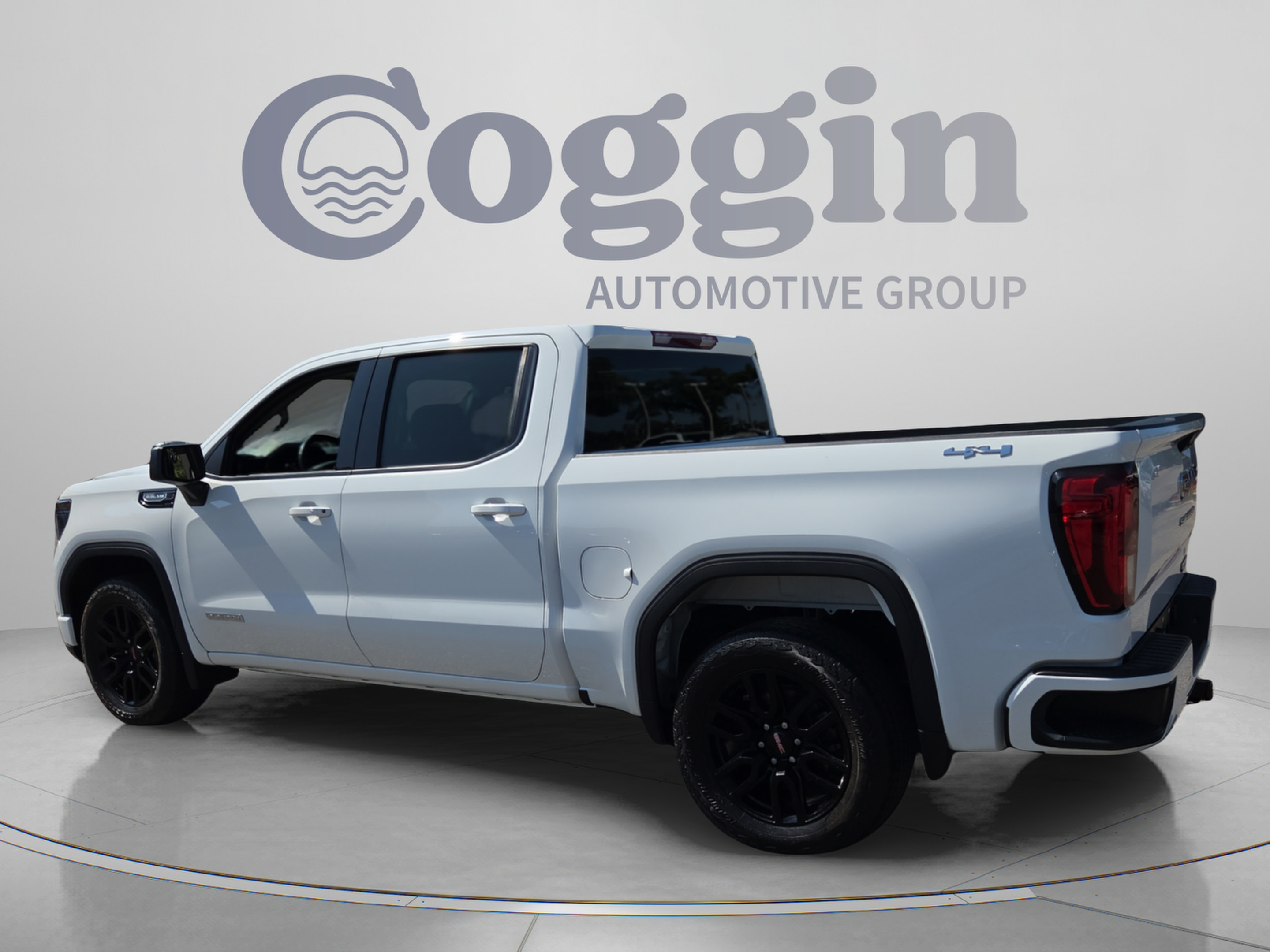 Used 2023 GMC Sierra 1500 Elevation AWD/4WD image 3