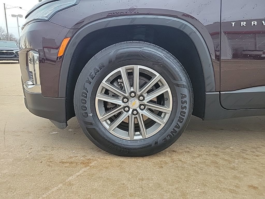 Used 2023 Chevrolet Traverse LT w/ Rear Camera Mirror Package image 16