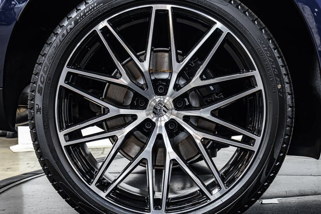 Certified 2025 Porsche Macan image 23