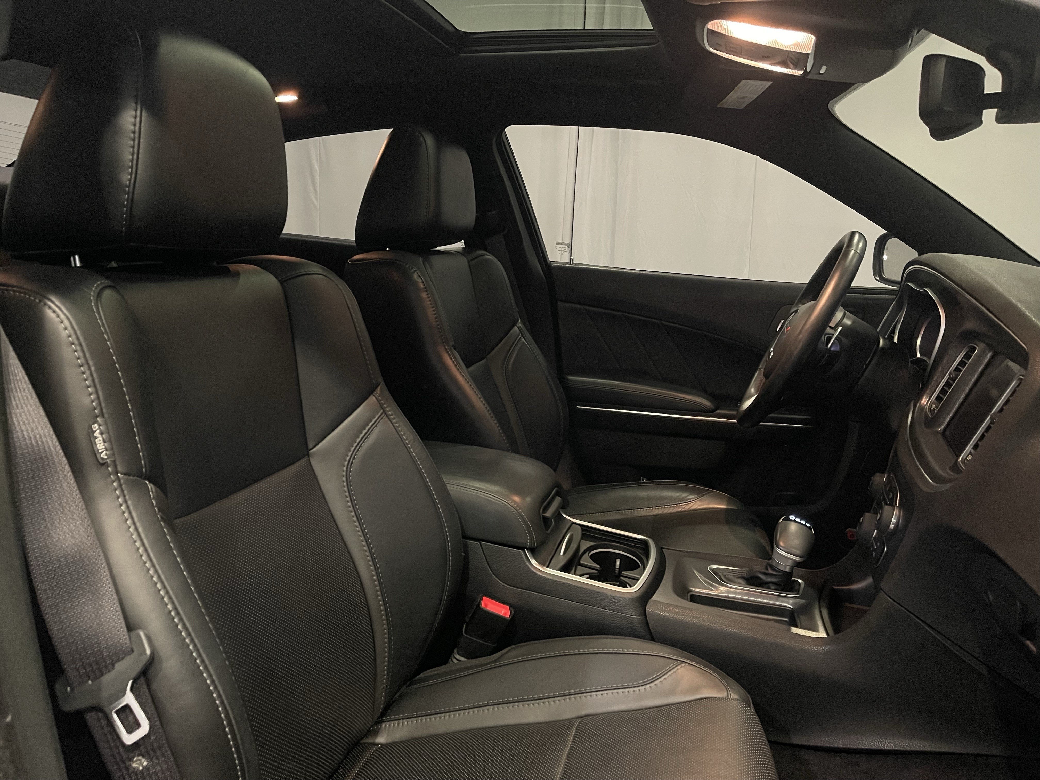 Used 2017 Dodge Charger R/T w/ Premium Group RWD image 15