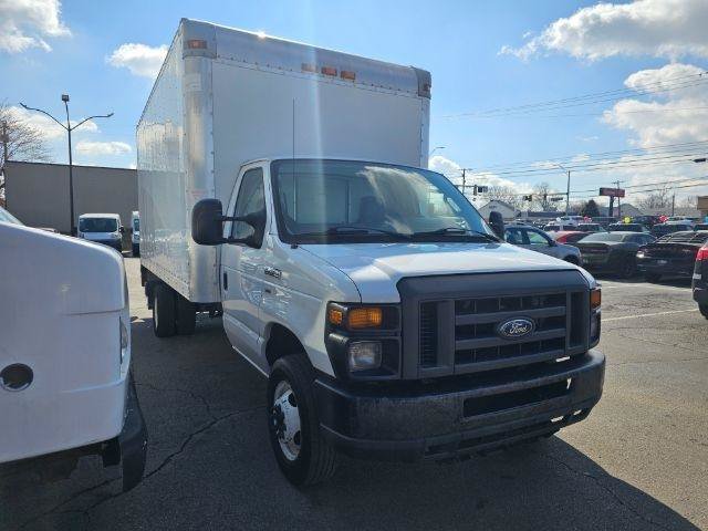 Used 2016 Ford E-350 and Econoline 350 Super Duty w/ Power Windows & Locks Group RWD image 3