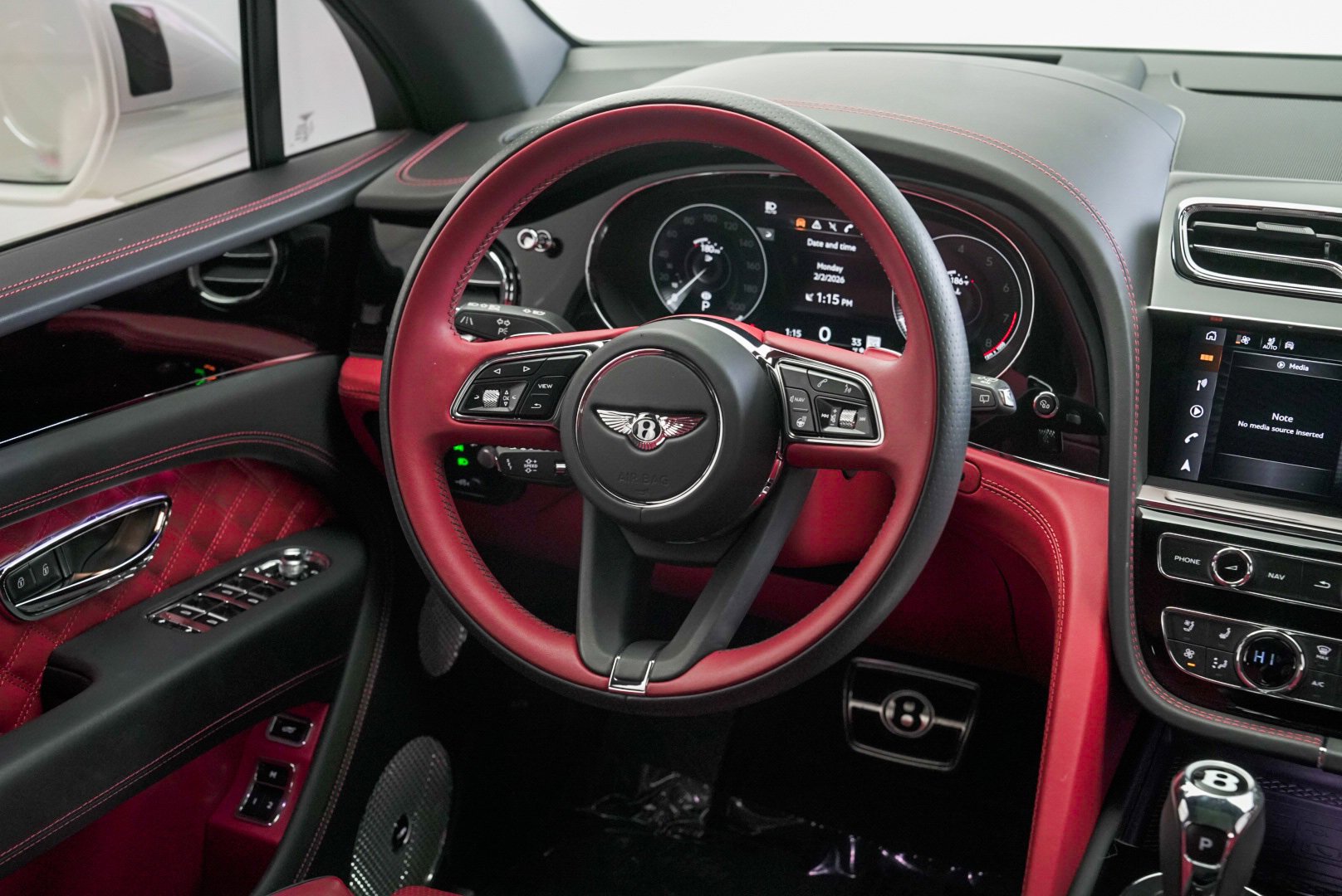 Used 2022 Bentley Bentayga image 32