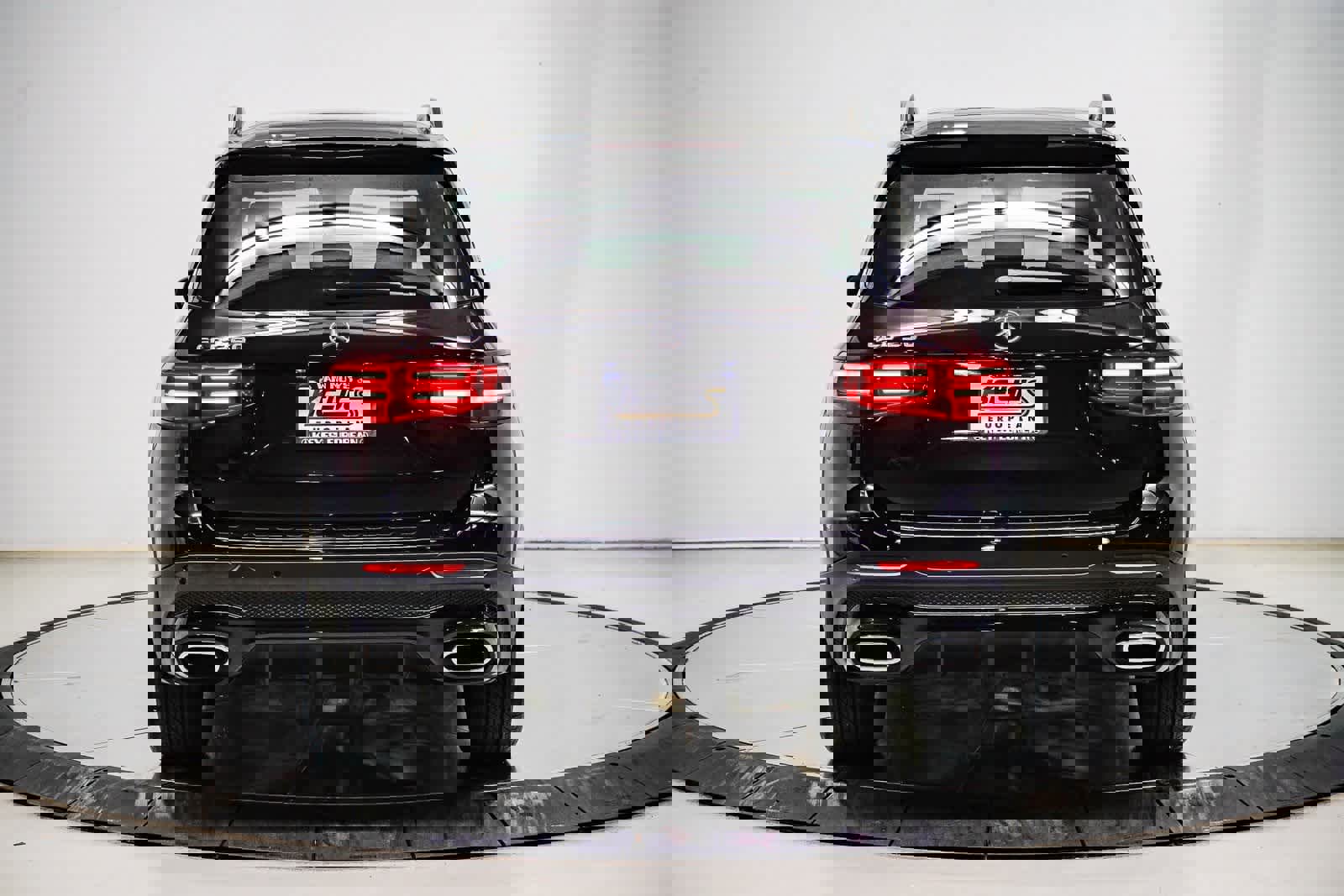 Used 2025 Mercedes-Benz GLB 250 image 3