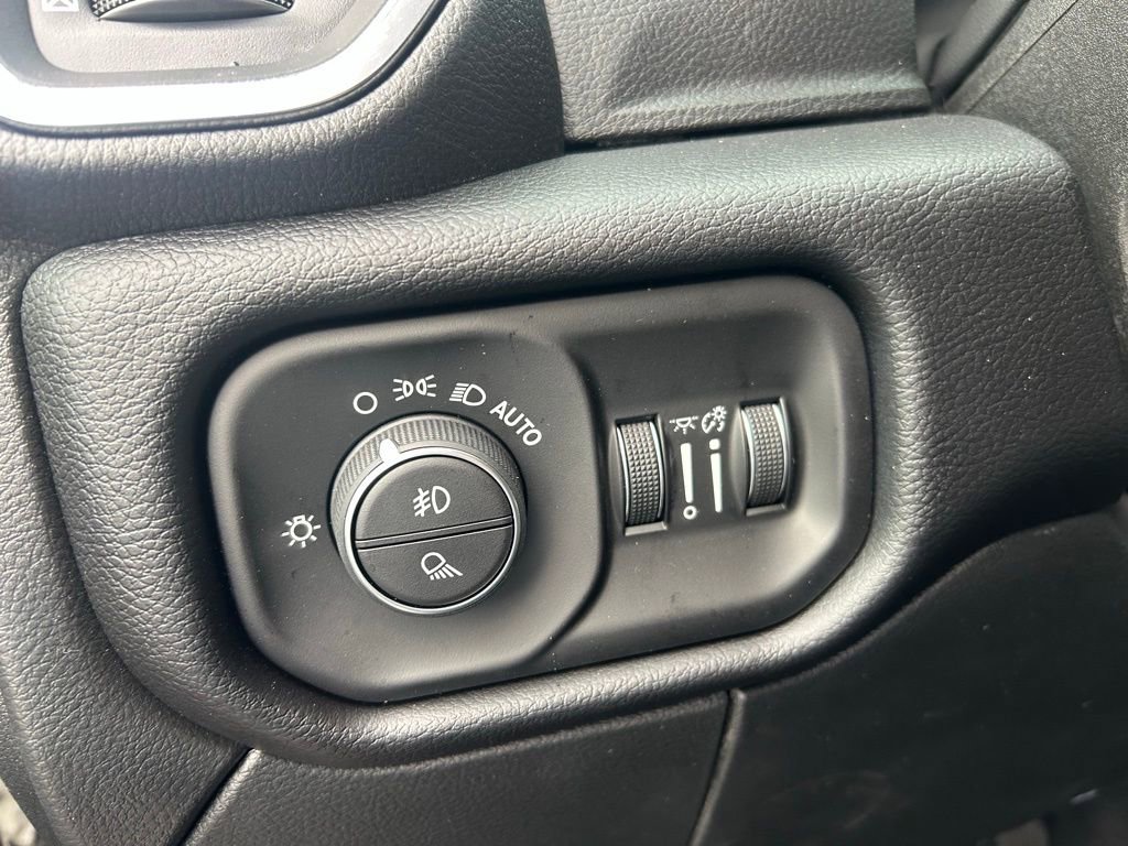 New 2026 RAM 2500 Laramie AWD/4WD image 12
