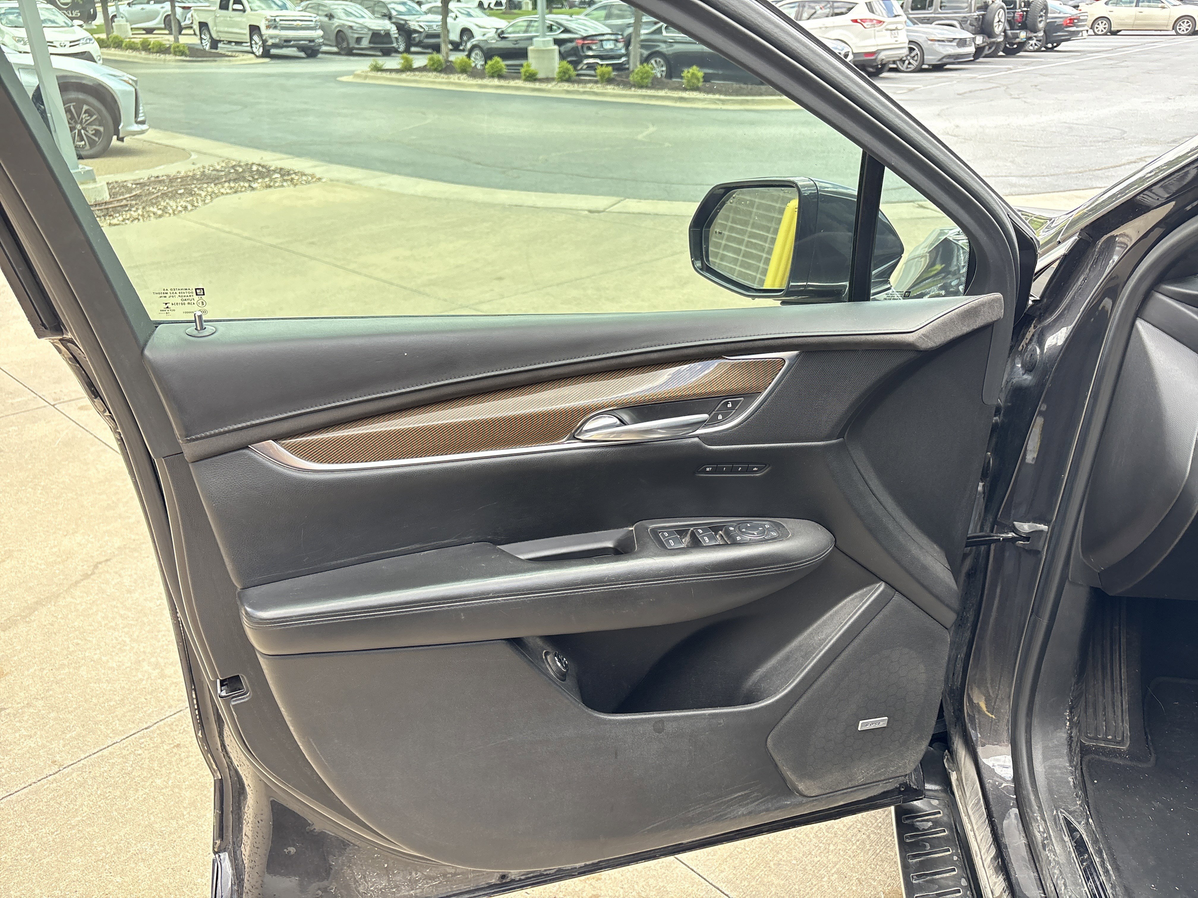 Used 2017 Cadillac XT5 Platinum w/ Driver Assist Package AWD/4WD image 14