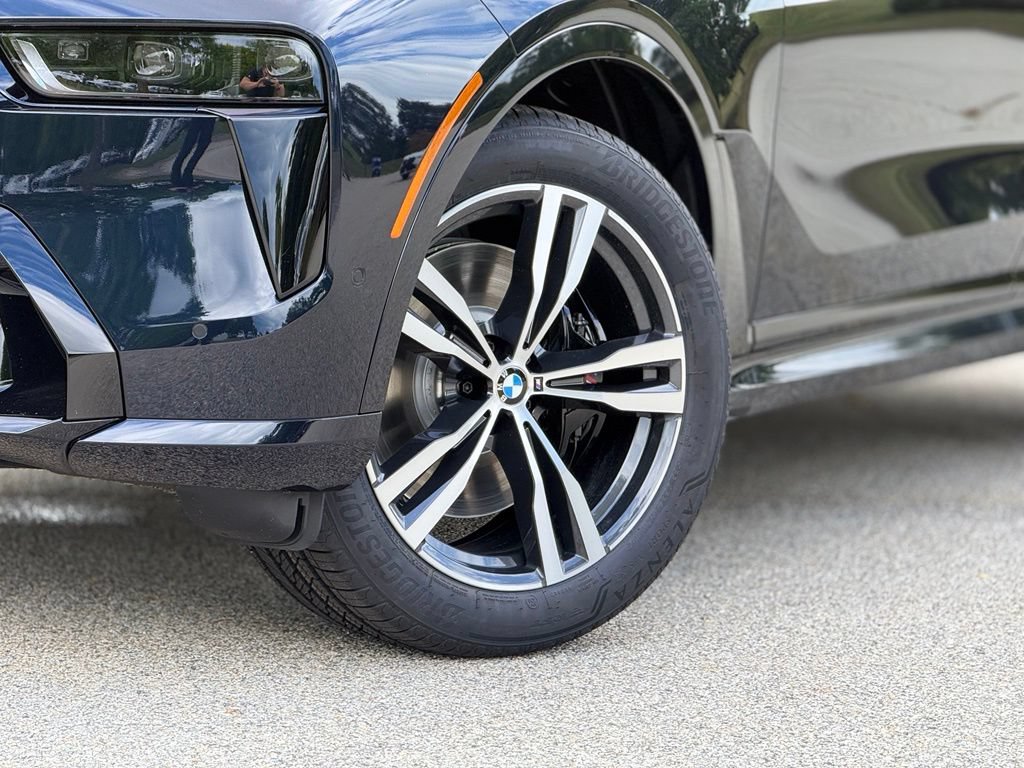New 2027 BMW X7 xDrive40i w/ M Sport Package AWD/4WD image 2