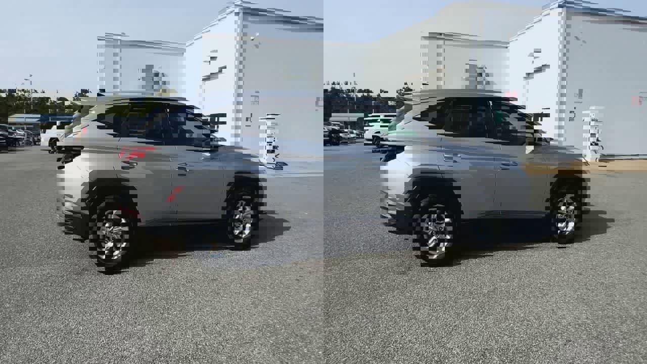 Used 2022 Hyundai Tucson SE image 9