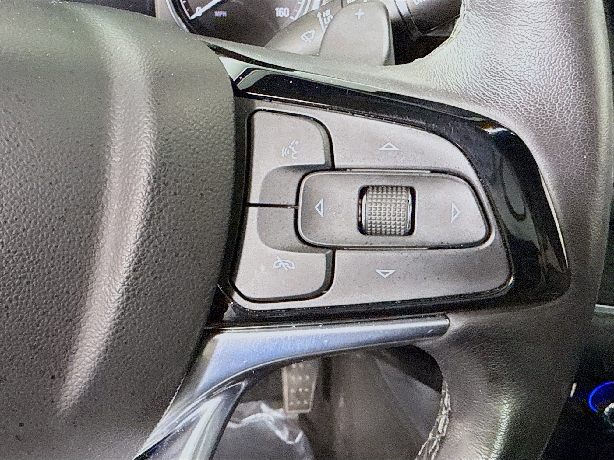 Used 2024 Buick Enclave Essence image 15