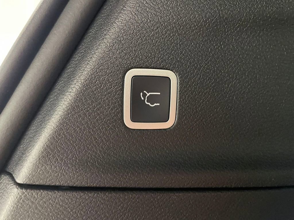 Used 2026 Chrysler Voyager LX image 9