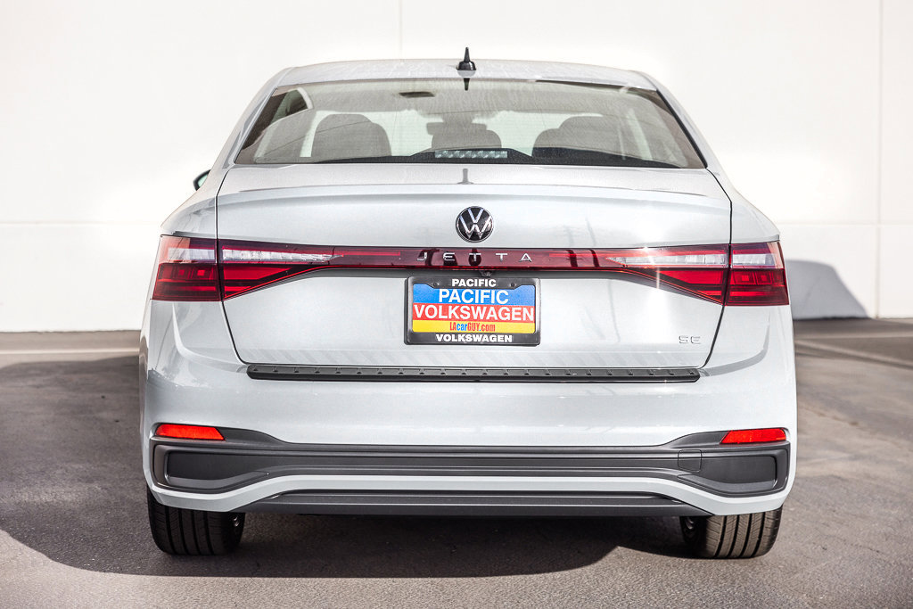 New 2027 Volkswagen Jetta SE FWD image 4