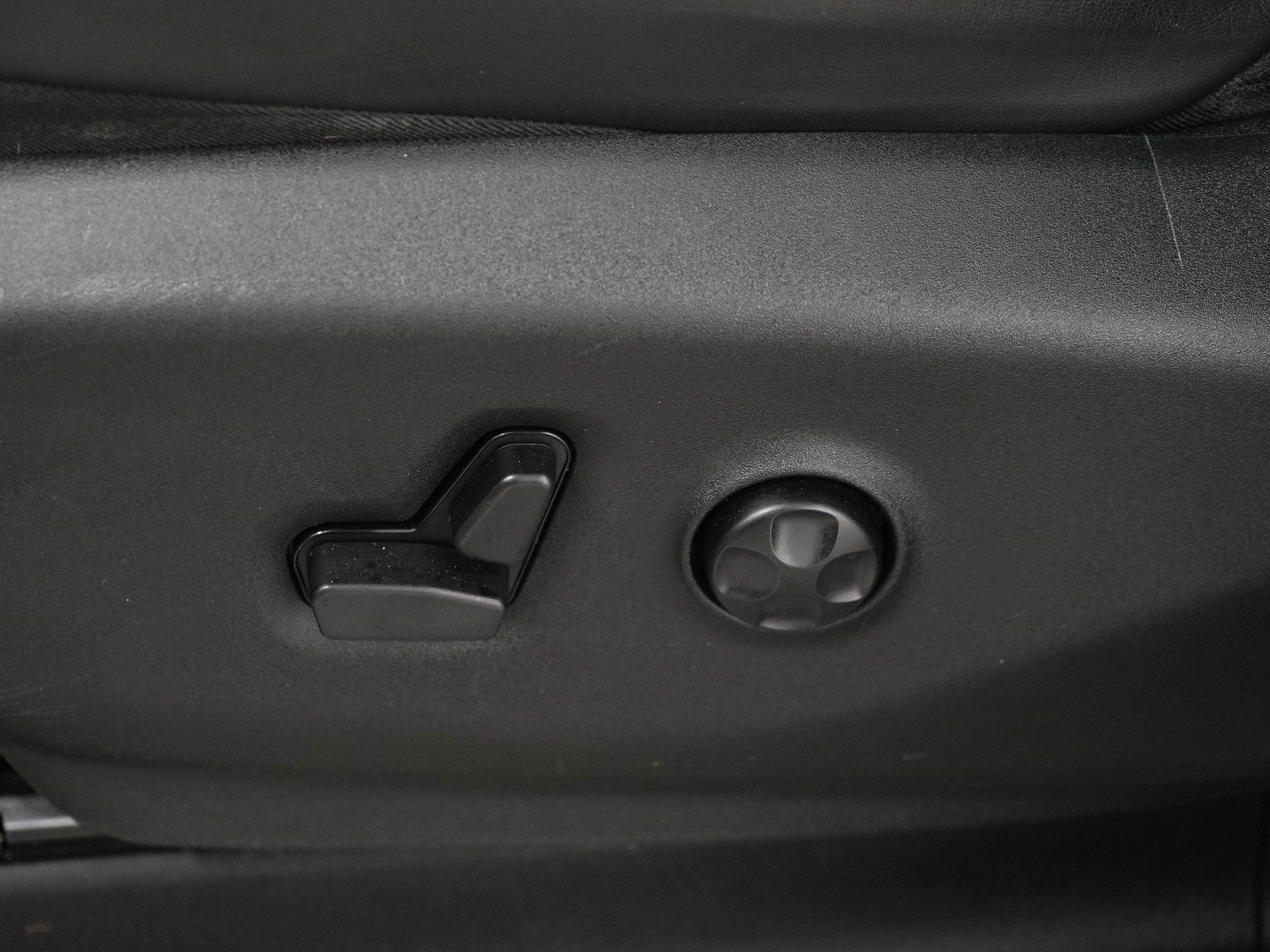 Used 2017 Chrysler Pacifica Limited w/ UConnect Theater Package FWD image 27
