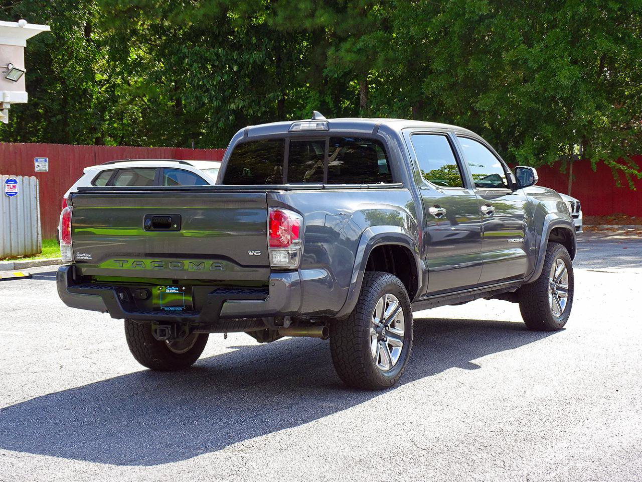 Used 2016 Toyota Tacoma Limited w/ Towing Package RWD image 13