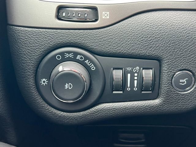 Used 2022 Jeep Cherokee Latitude Lux AWD/4WD image 19