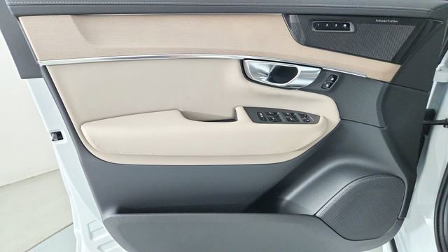 Certified 2026 Volvo XC90 B6 Ultra w/ Protection Package AWD/4WD image 9