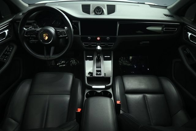 Used 2024 Porsche Macan AWD/4WD image 35