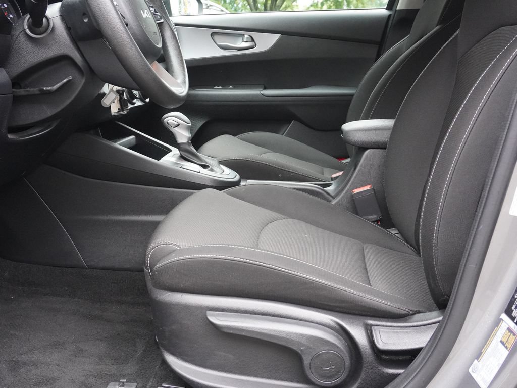 Used 2022 Kia Forte LXS FWD image 14