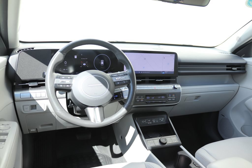 Used 2024 Hyundai Kona Limited FWD image 3
