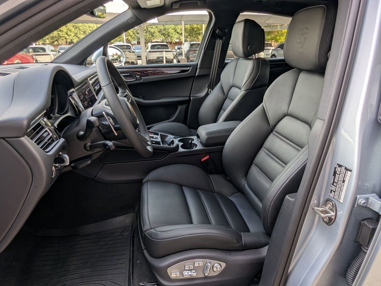 Certified 2026 Porsche Macan AWD/4WD image 5
