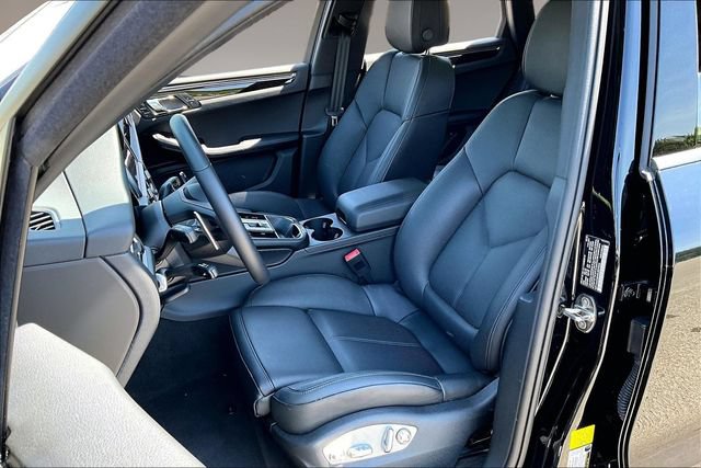Used 2025 Porsche Macan AWD/4WD image 20