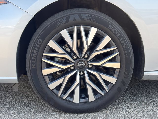 Used 2024 Nissan Altima 2.5 SV AWD/4WD image 7