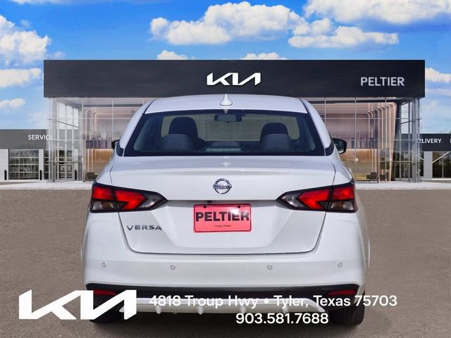 Used 2022 Nissan Versa SV FWD image 5