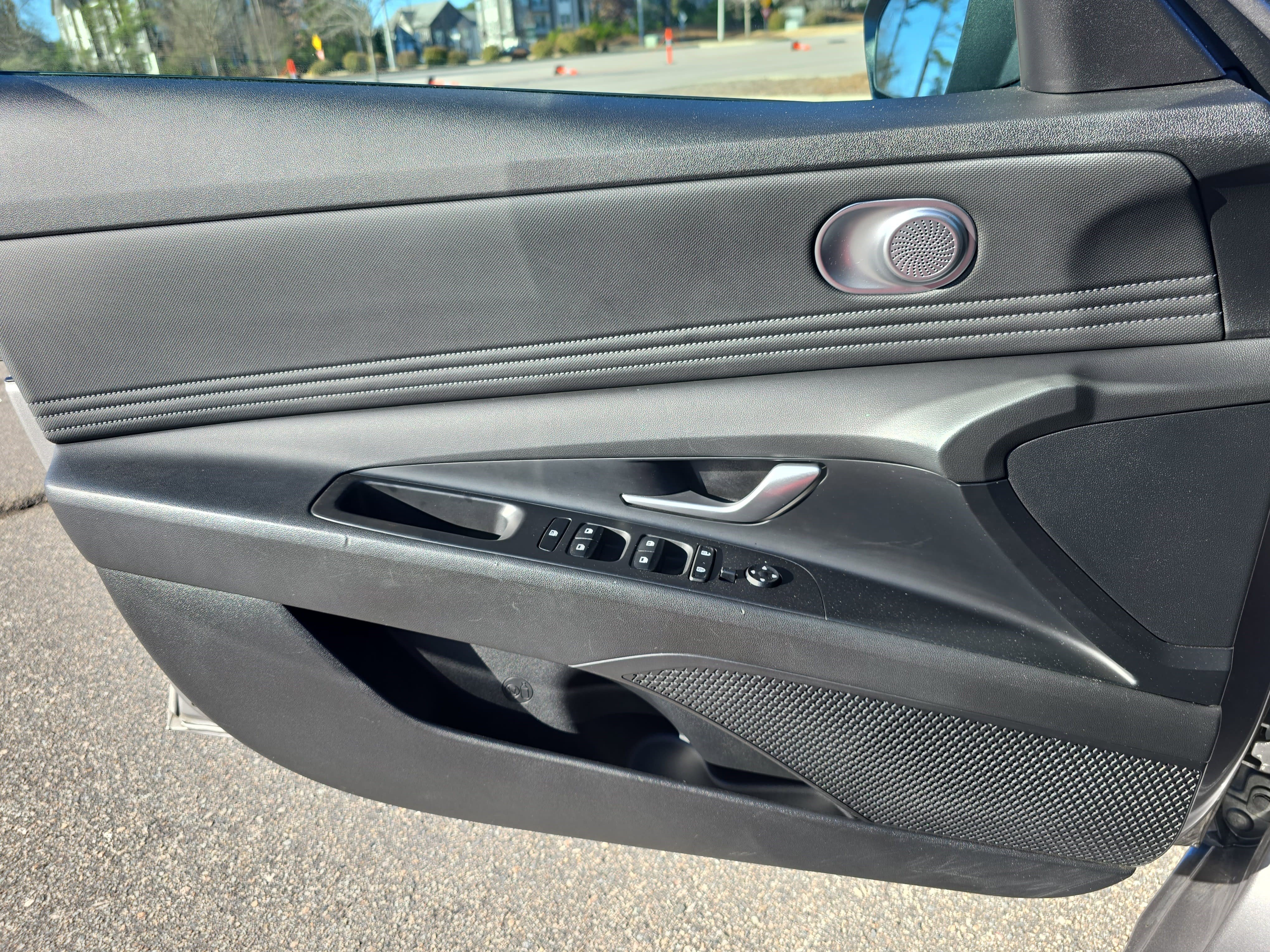 Used 2023 Hyundai Elantra SEL w/ Convenience Package image 27