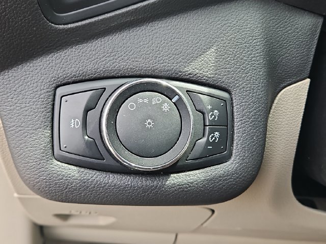 Used 2014 Ford C-MAX Energi SEL w/ Equipment Group 302A FWD image 22
