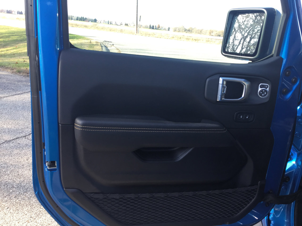 Used 2025 Jeep Gladiator Sport w/ Premium Package image 14