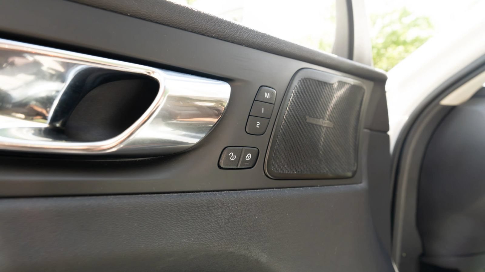 Used 2019 Volvo XC60 T5 Momentum w/ Multimedia Package AWD/4WD image 35