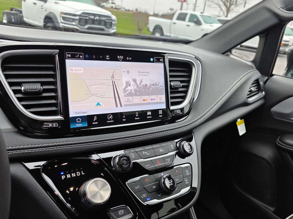 New 2026 Chrysler Pacifica Limited image 25