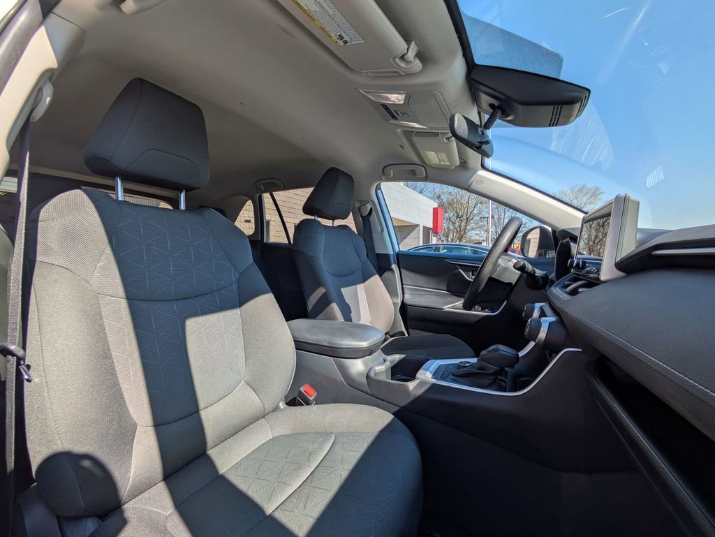 Used 2025 Toyota RAV4 XLE AWD/4WD image 26