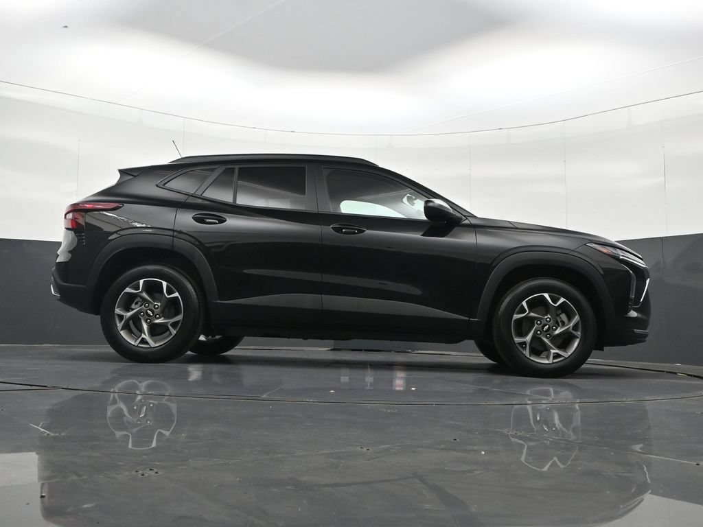 Certified 2026 Chevrolet Trax LT FWD image 35