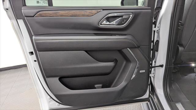 Used 2023 Chevrolet Suburban Premier image 16