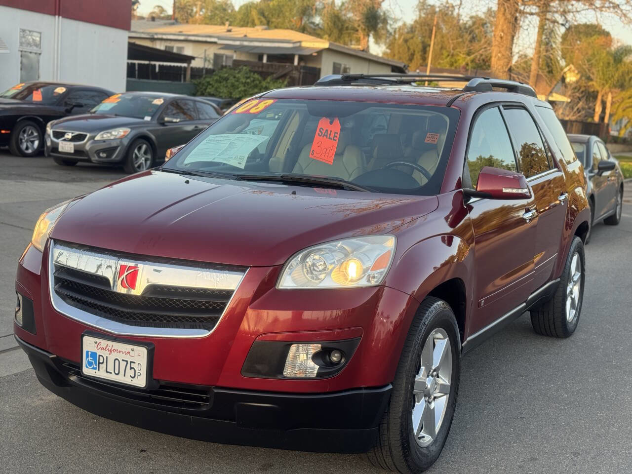 Used 2008 Saturn Outlook XR w/ Luxury Package image 2