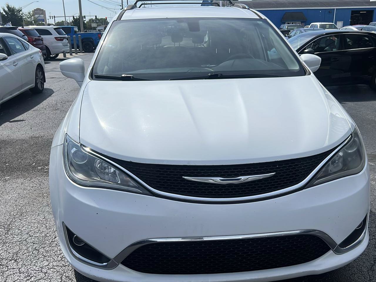 Used 2017 Chrysler Pacifica Touring-L Plus w/ Tire & Wheel Group FWD image 7