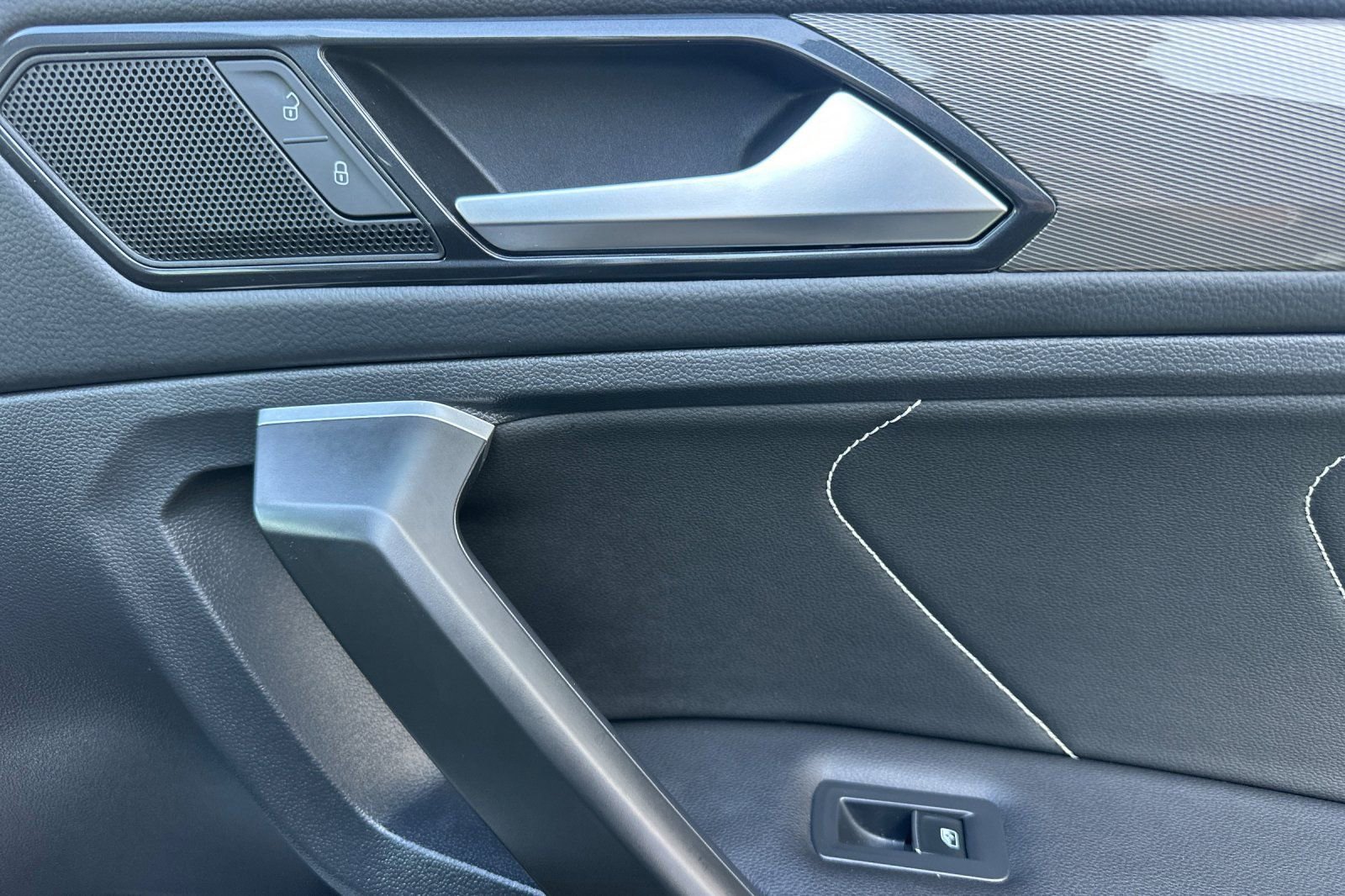 Used 2024 Volkswagen Tiguan SE image 22