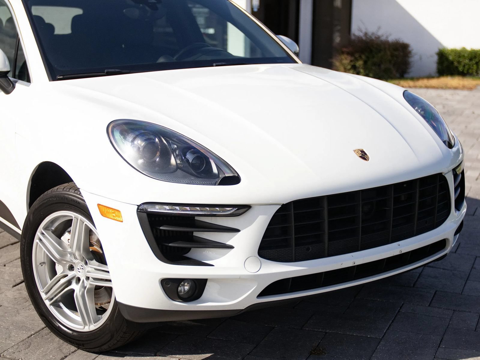 Used 2015 Porsche Macan S w/ Infotainment Package AWD/4WD image 2