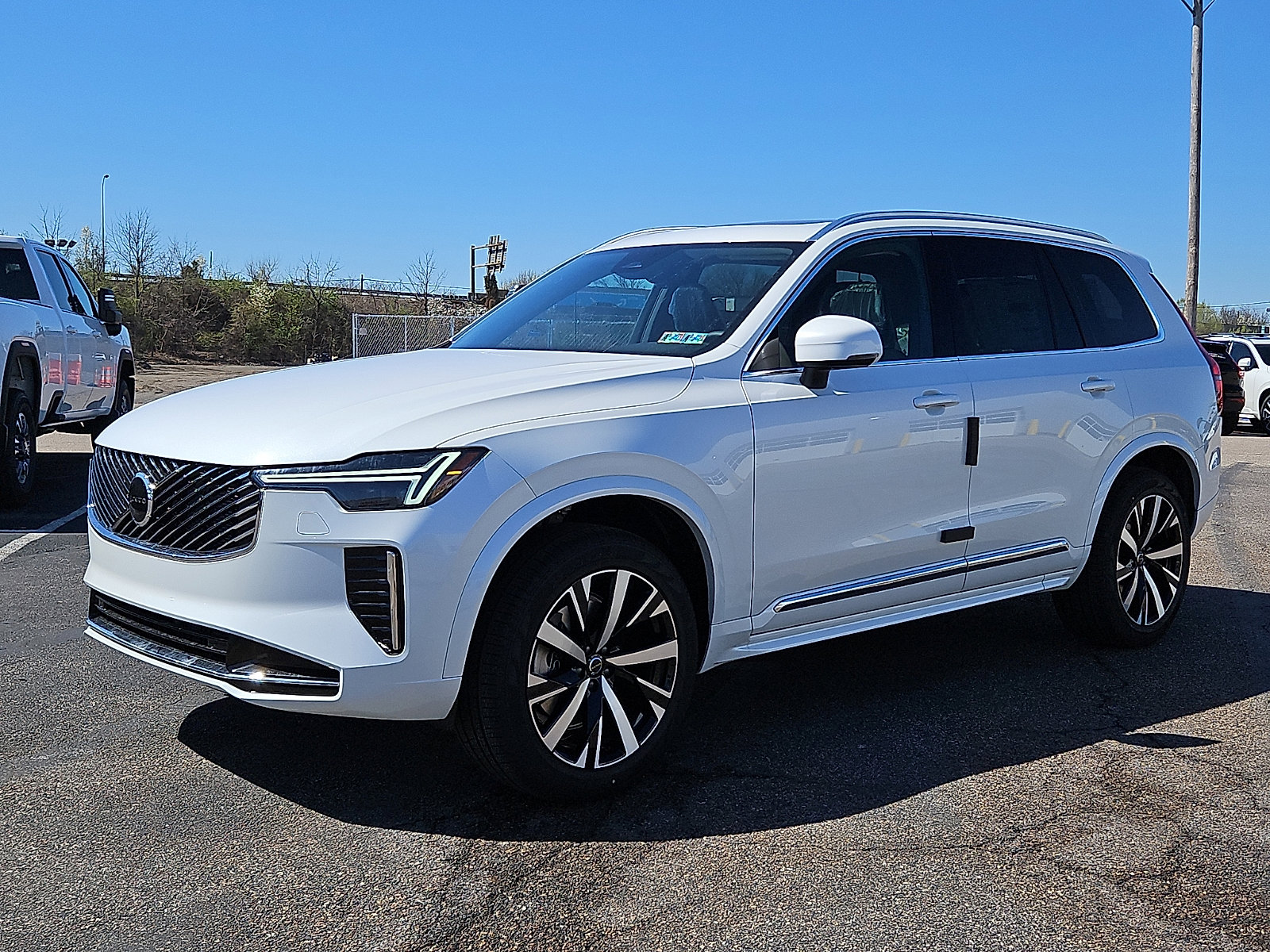 New 2026 Volvo XC90 B5 Core w/ Protection Package Premier AWD/4WD image 3