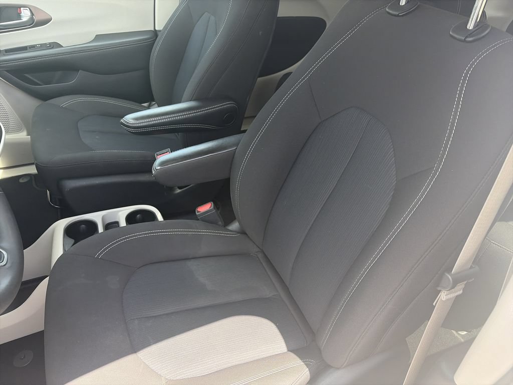 Used 2023 Chrysler Voyager LX FWD image 15