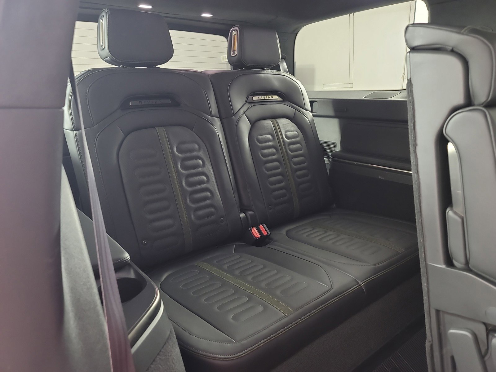 Used 2024 Rivian R1S Adventure image 25