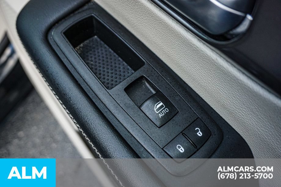 Used 2023 Chrysler Pacifica Touring-L FWD image 58