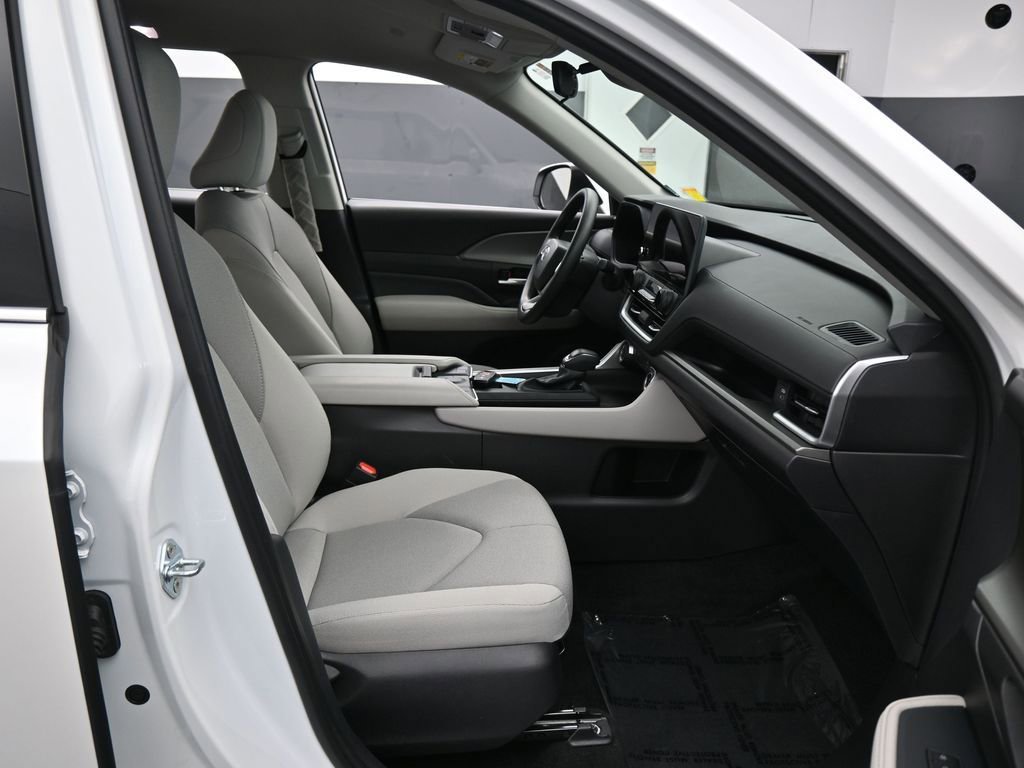 Used 2025 Toyota Grand Highlander FWD image 39
