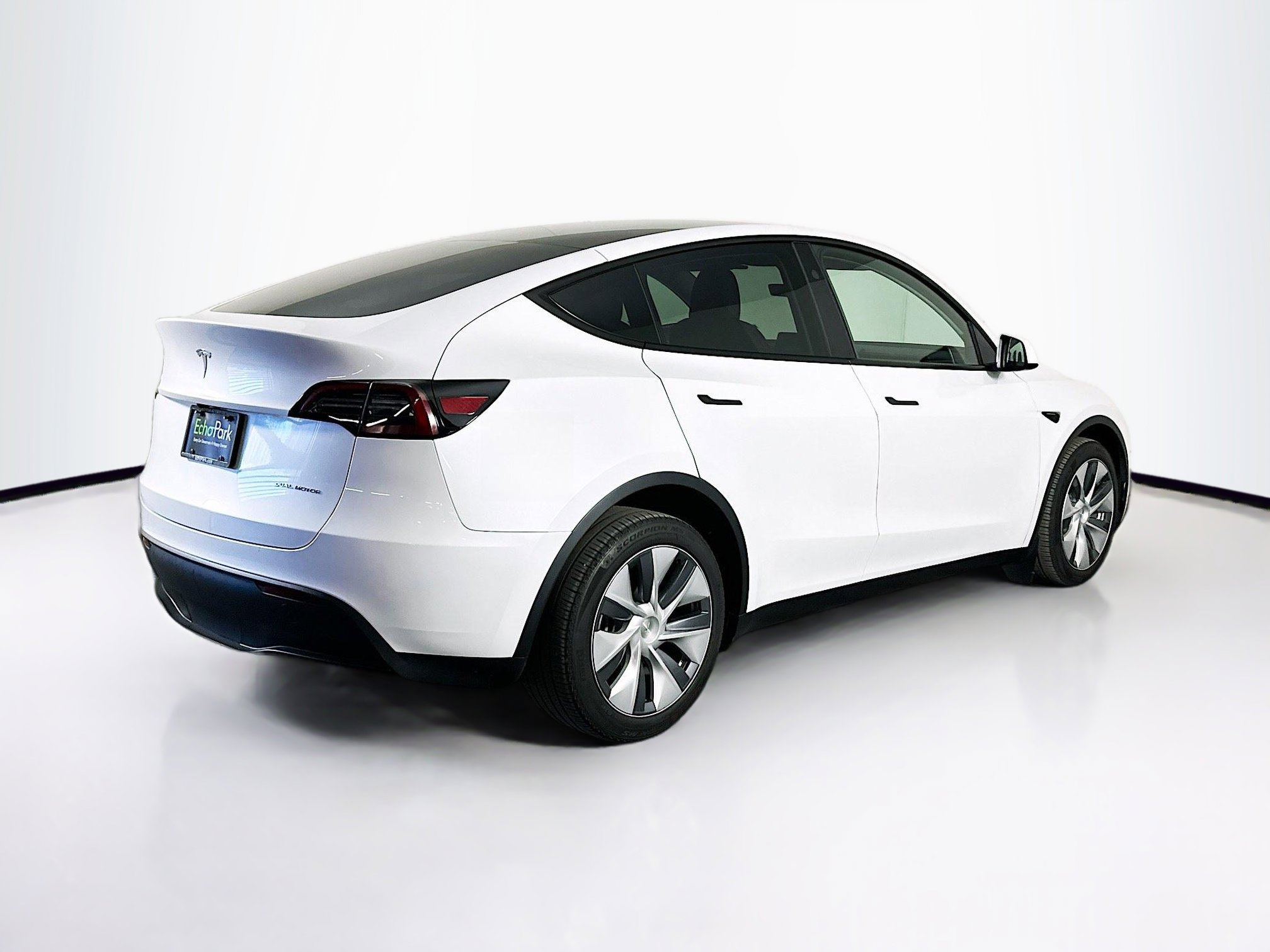 Used 2024 Tesla Model Y Long Range image 9