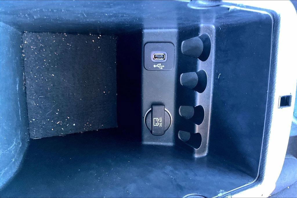 Used 2015 Jeep Cherokee Latitude w/ Comfort/Convenience Group image 16