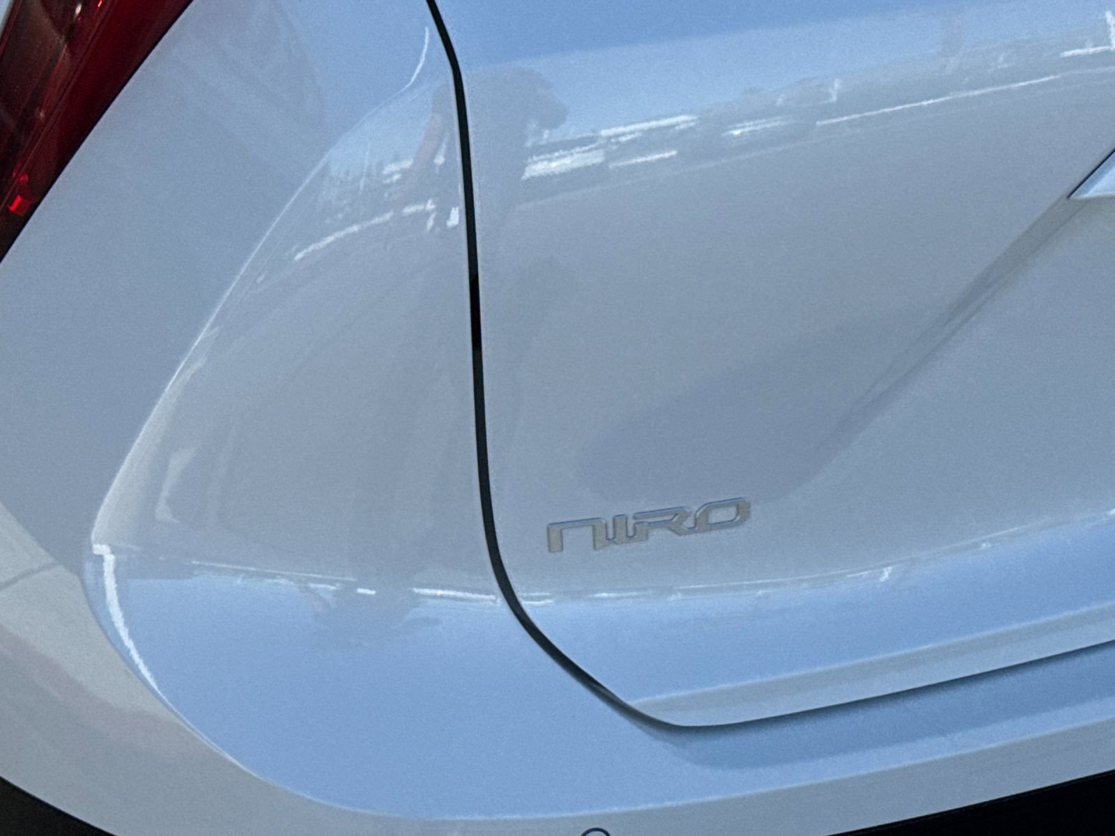 Used 2025 Kia Niro EX Touring image 26